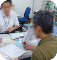 市役所・病院へひとりで行くのが不安な方はスタッフが同行します。